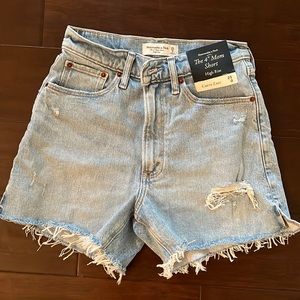 Abercrombie Curve Love High Rise 4 Inch Mom Short Size 25